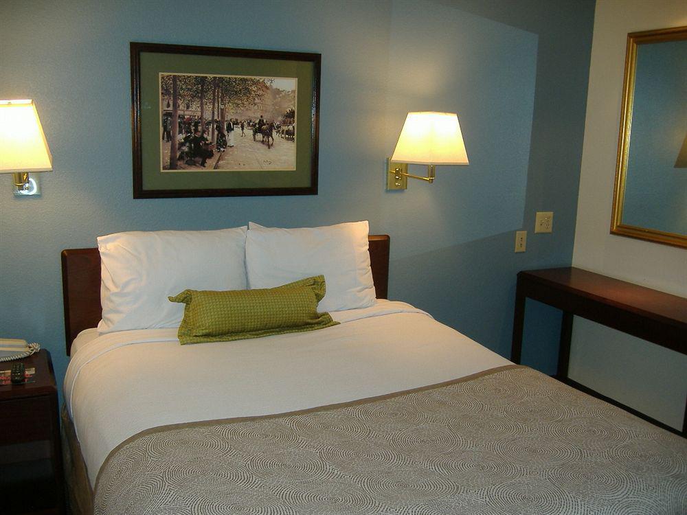 Candlewood Suites Washington-Fairfax By Ihg Εξωτερικό φωτογραφία