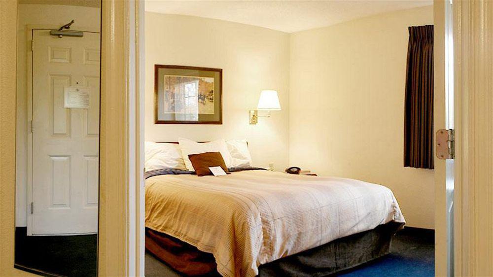 Candlewood Suites Washington-Fairfax By Ihg Εξωτερικό φωτογραφία
